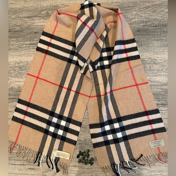 Authentic Burberry scarf reversible - Picture 2 of 7
